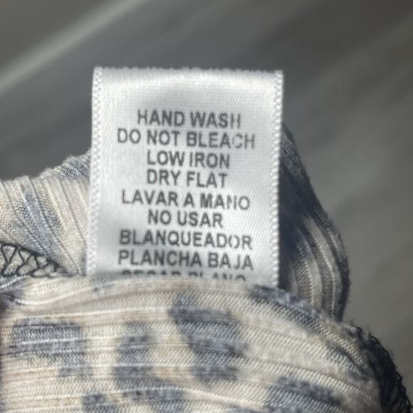 Misa Women’s Cheetah Long Sleeve Puff Shoulder Top Y2K Medium - Picture 4 of 4